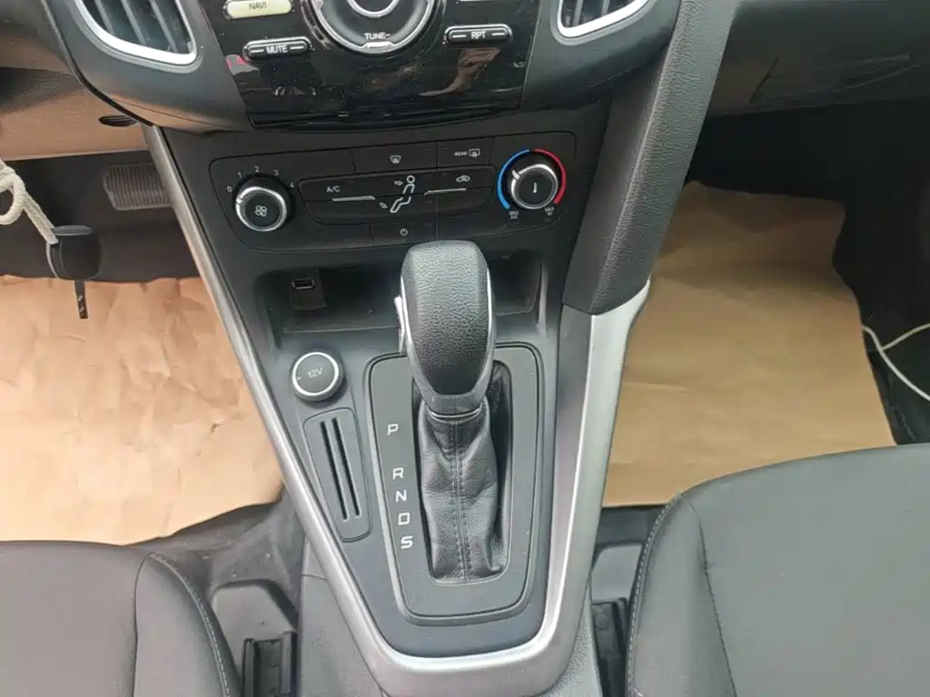 Ford Focus 2018 — фото 14