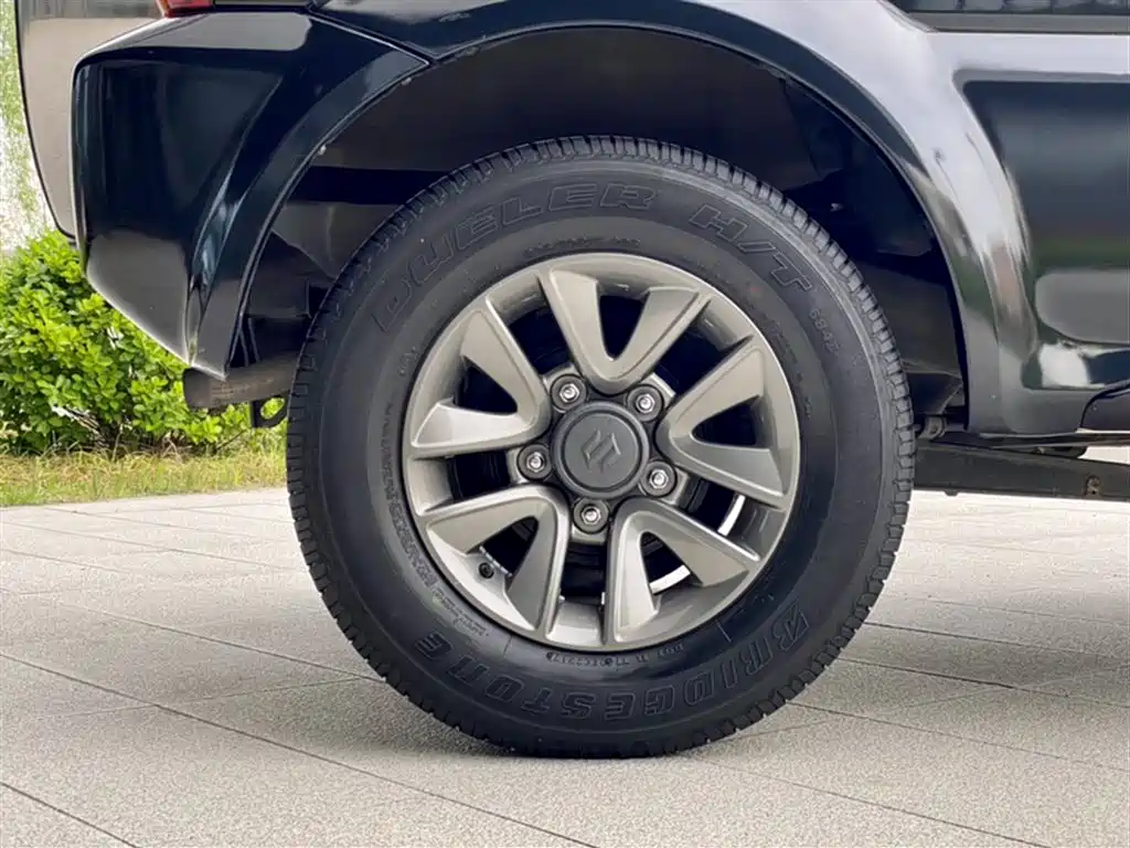 Suzuki Jimny 2017 — фото 17