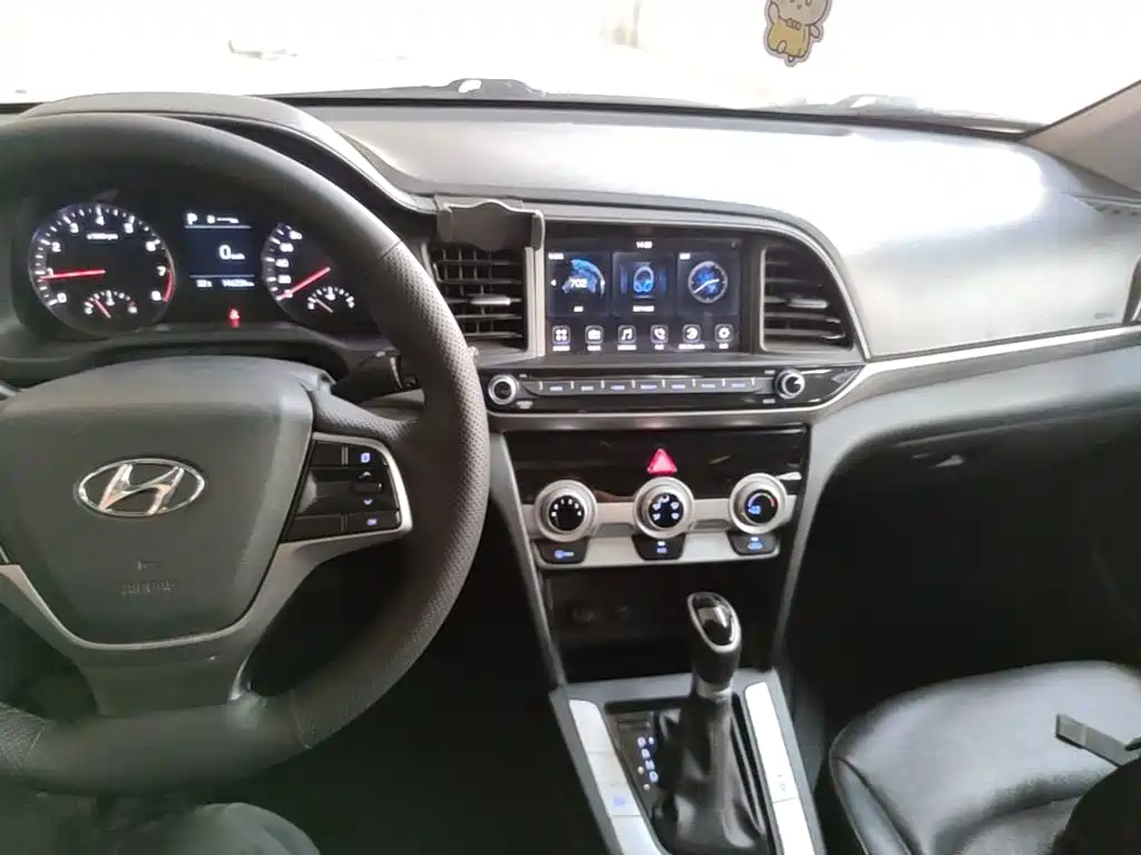 Hyundai Elantra 2020 — фото 13