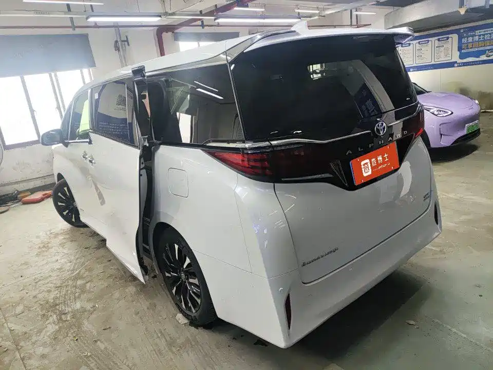 Toyota Alphard 2026 — фото 4