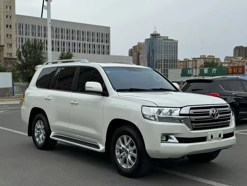 Toyota Land Cruiser 2016 — фото 1