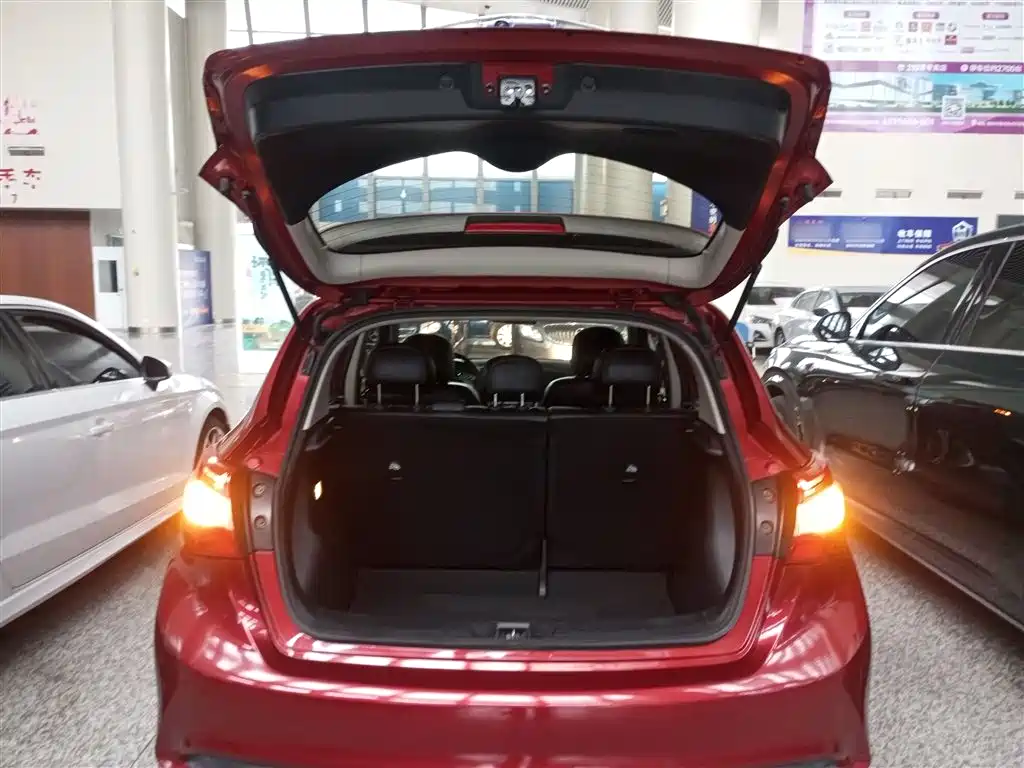 Nissan Tiida 2018 — фото 19