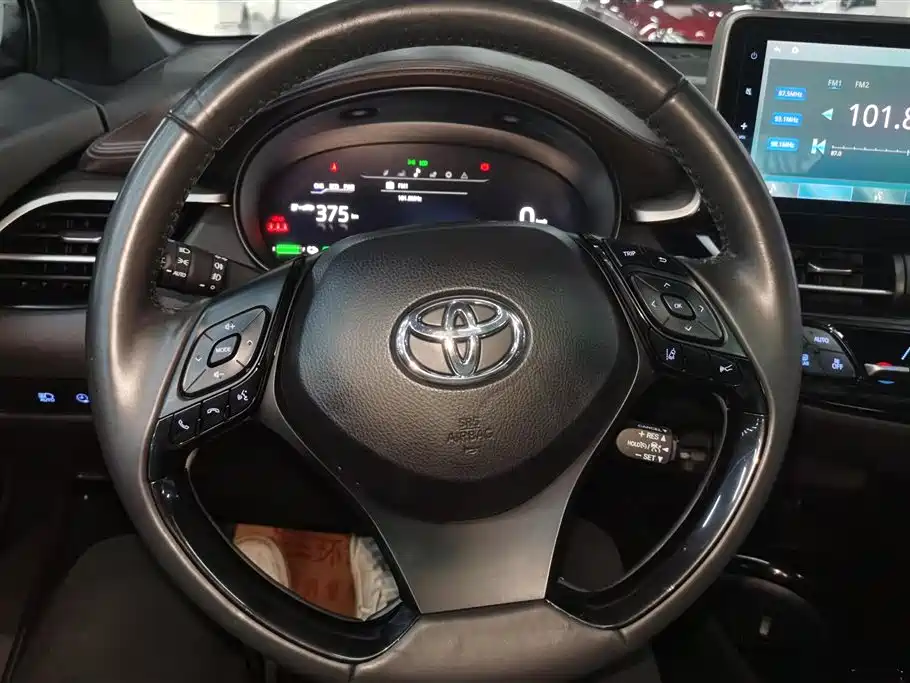 Toyota C-HR EV 2020 — фото 15