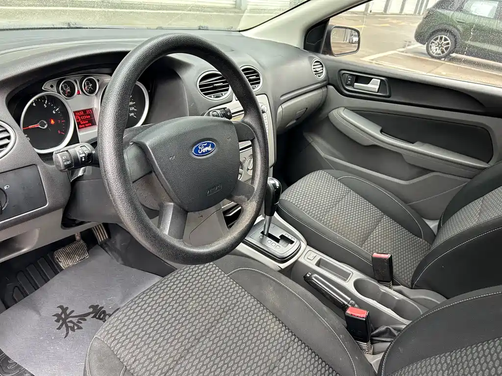 Ford Focus 2013 — фото 10