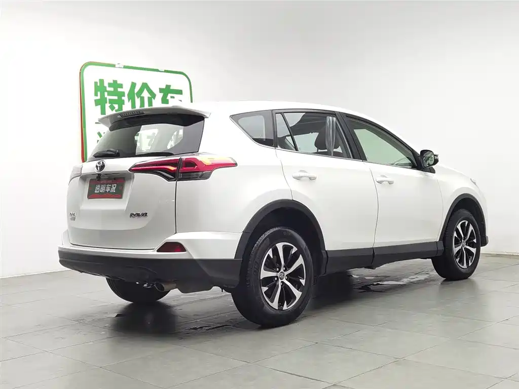 Toyota RAV4 2019 — фото 2