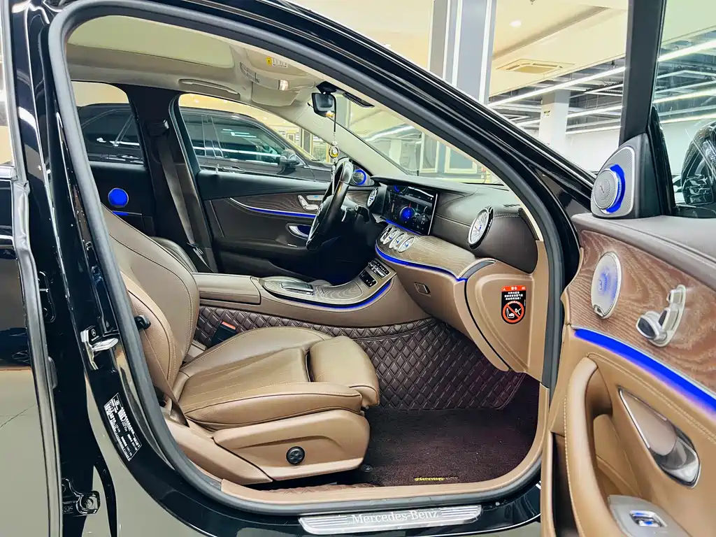 Mercedes-Benz E-Class 2022 — фото 12