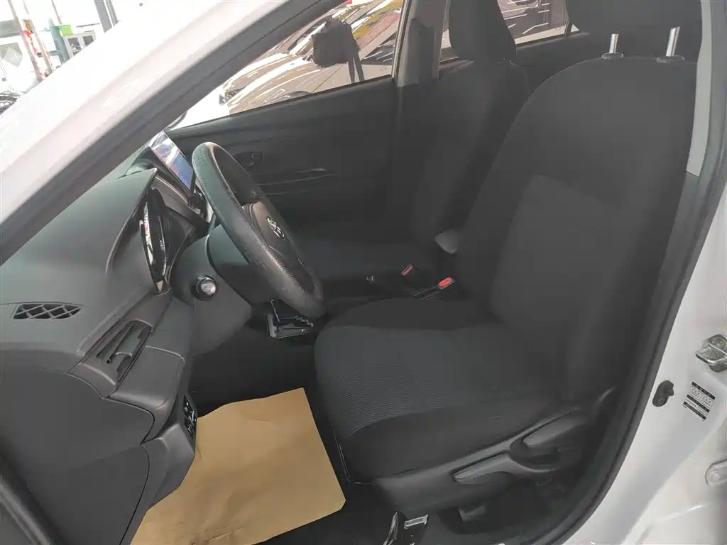 Toyota Yaris L 2019 — фото 11