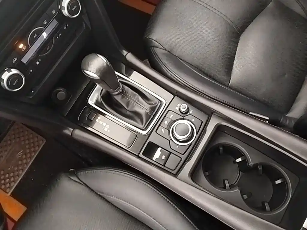 Mazda 3 Axela 2018 — фото 14