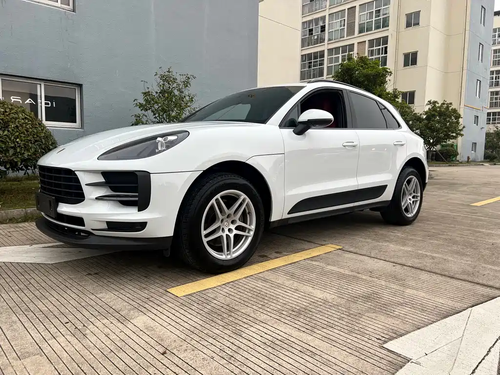 Porsche Macan 2019 — фото 1