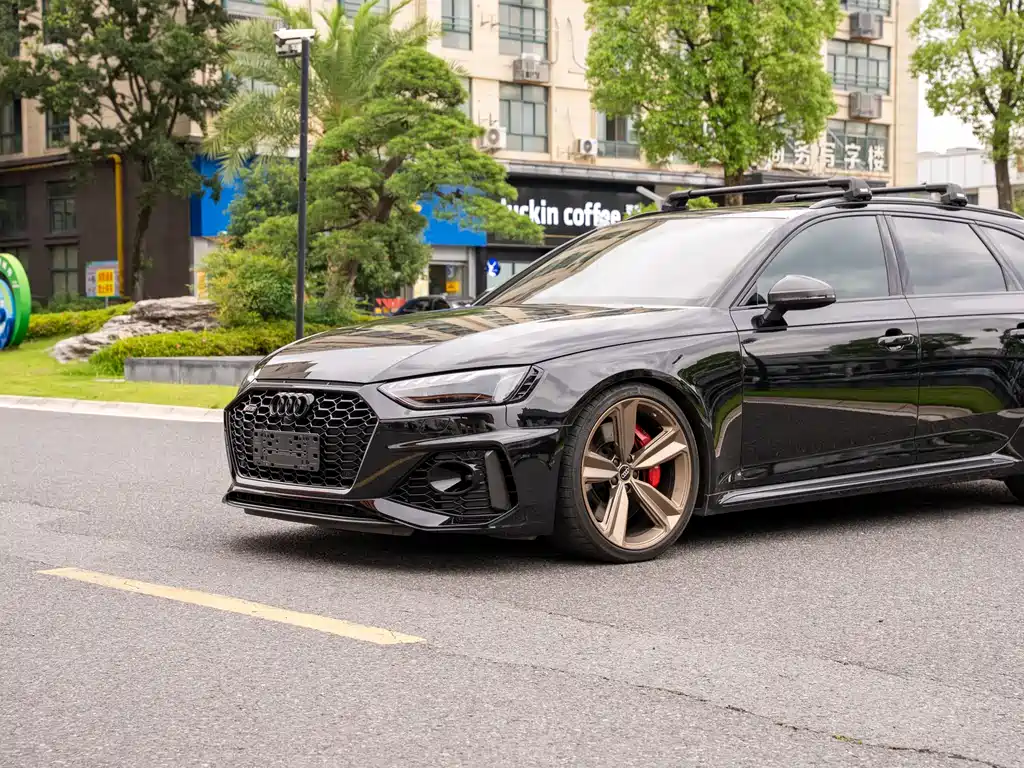 Audi RS 4 2023 — фото 10