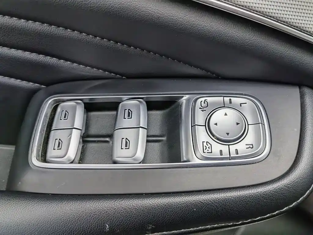 Roewe RX5 MAX 2020 — фото 9
