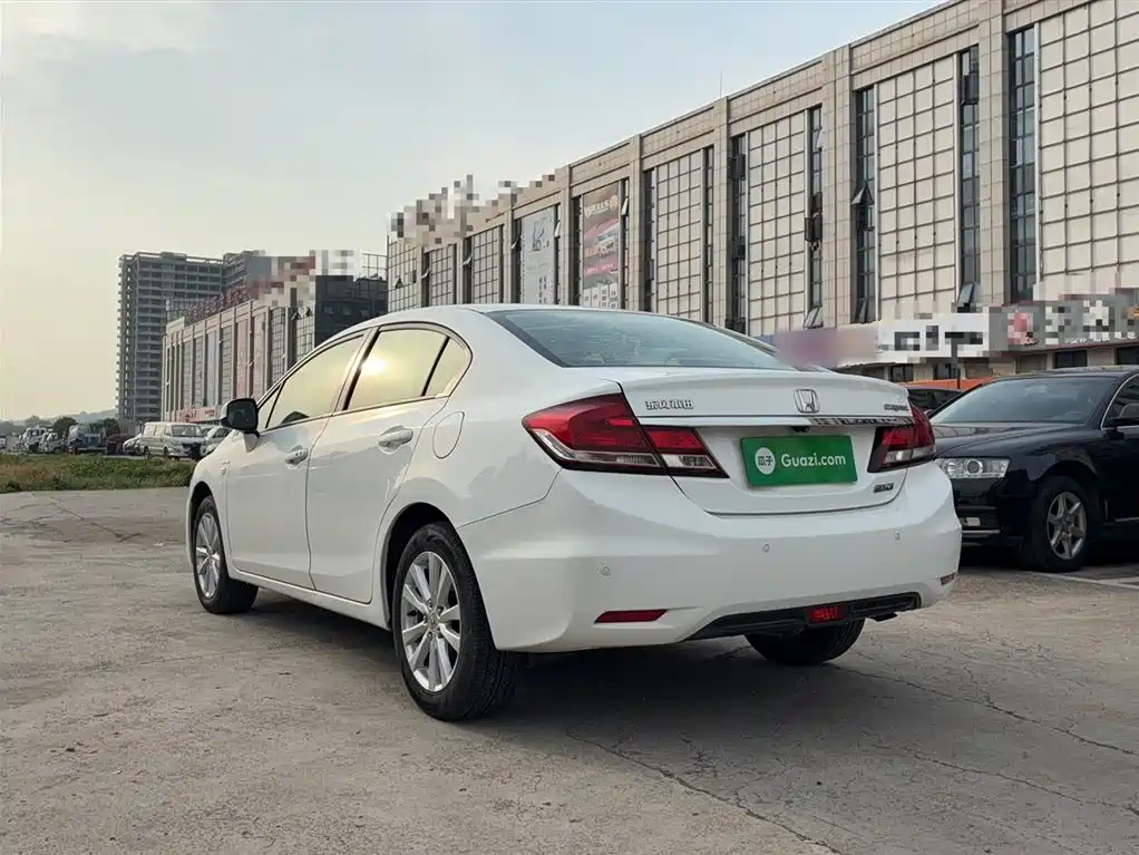Honda Civic 2015 — фото 25