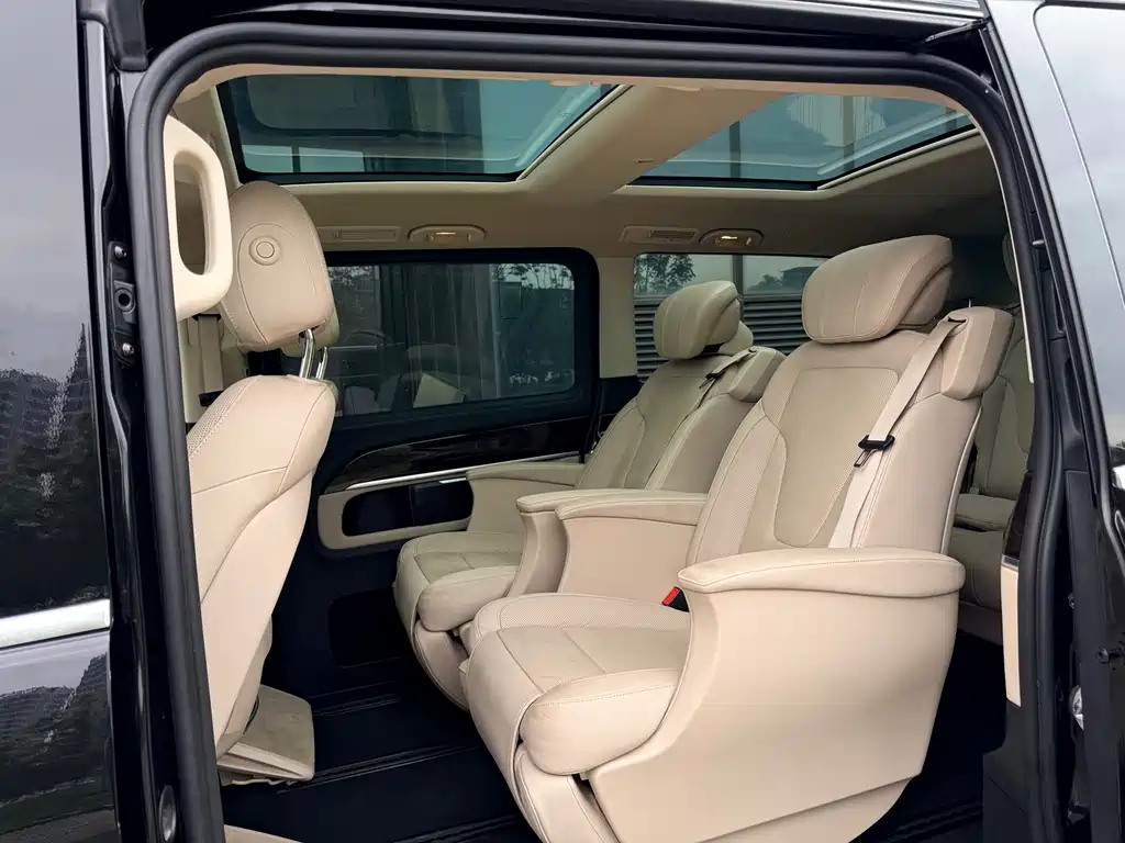 Mercedes-Benz V-Class 2018 — фото 13