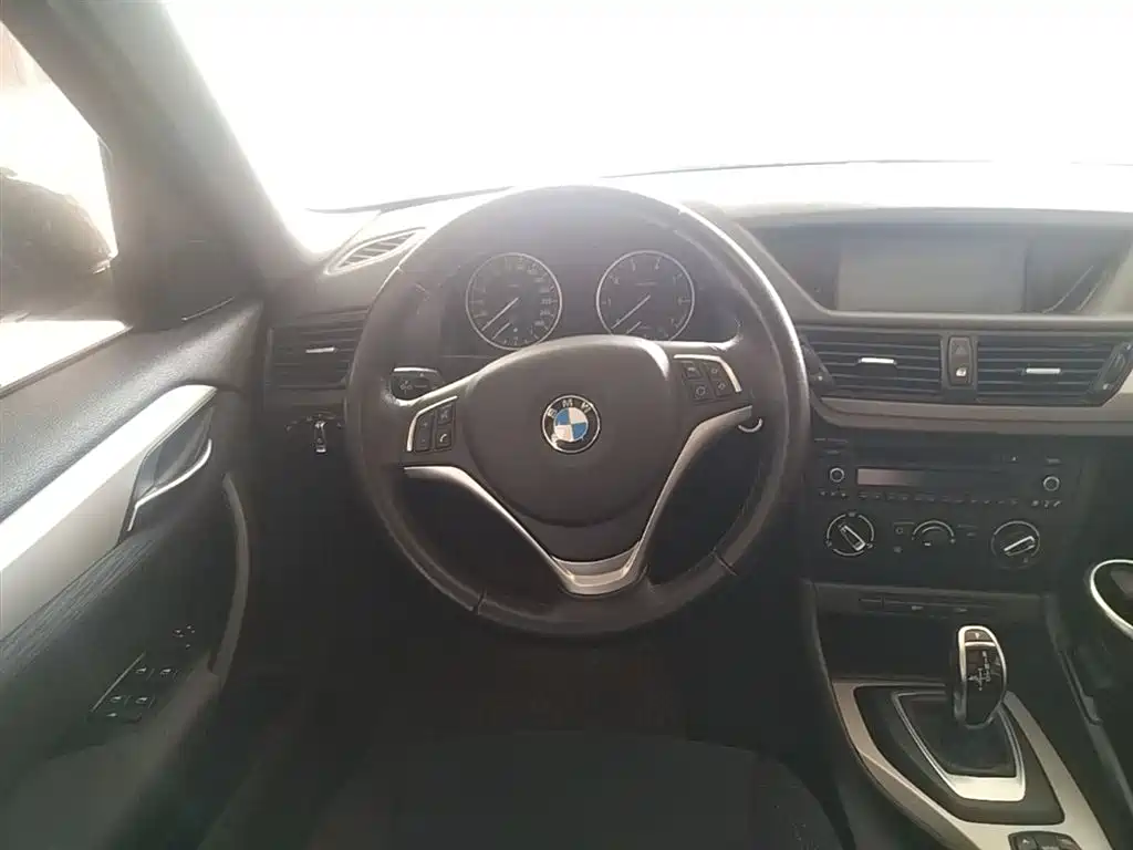 BMW X1 2014 — фото 11