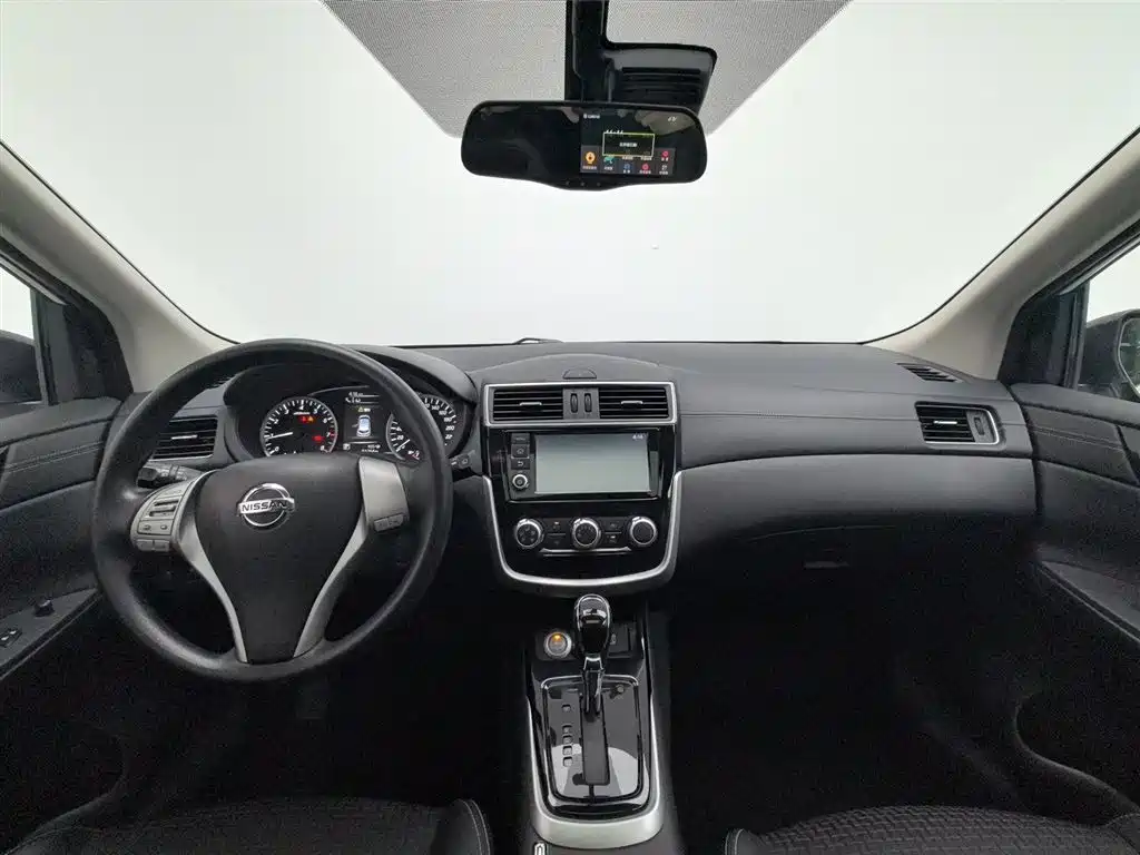Nissan Tiida 2016 — фото 5