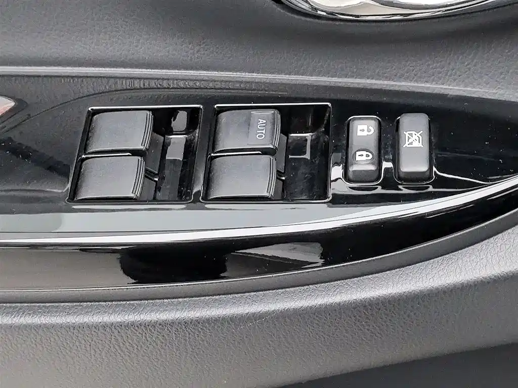 Toyota Yaris L 2020 — фото 9