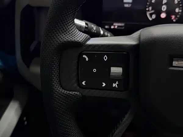 Land Rover Defender 2021