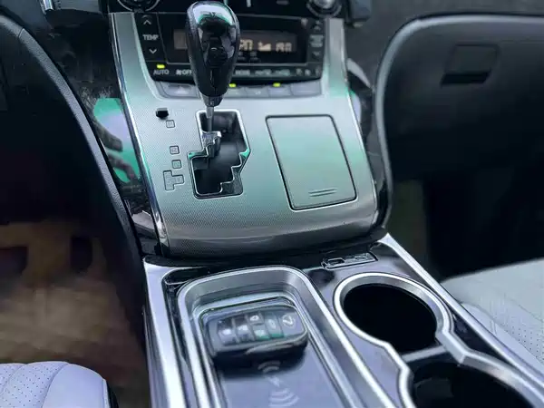 Toyota Alphard 2012