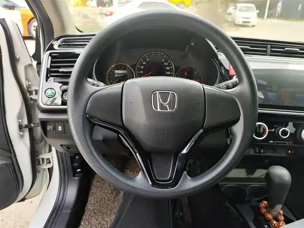 Honda Greiz 2016