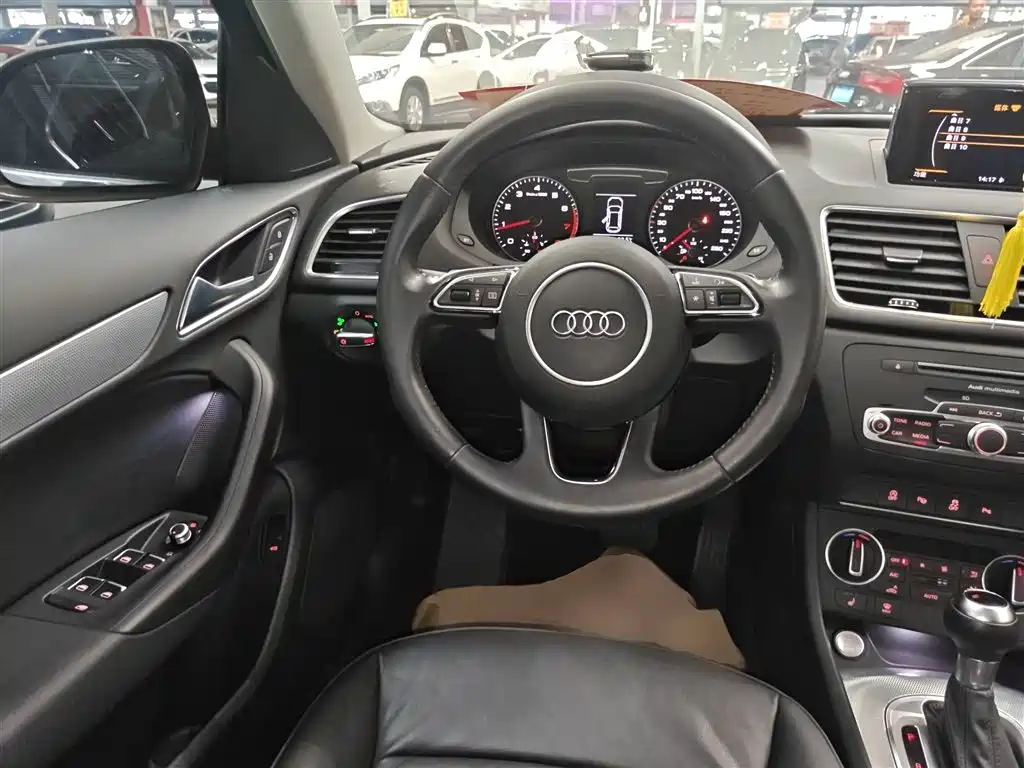 Audi Q3 2017 — фото 11