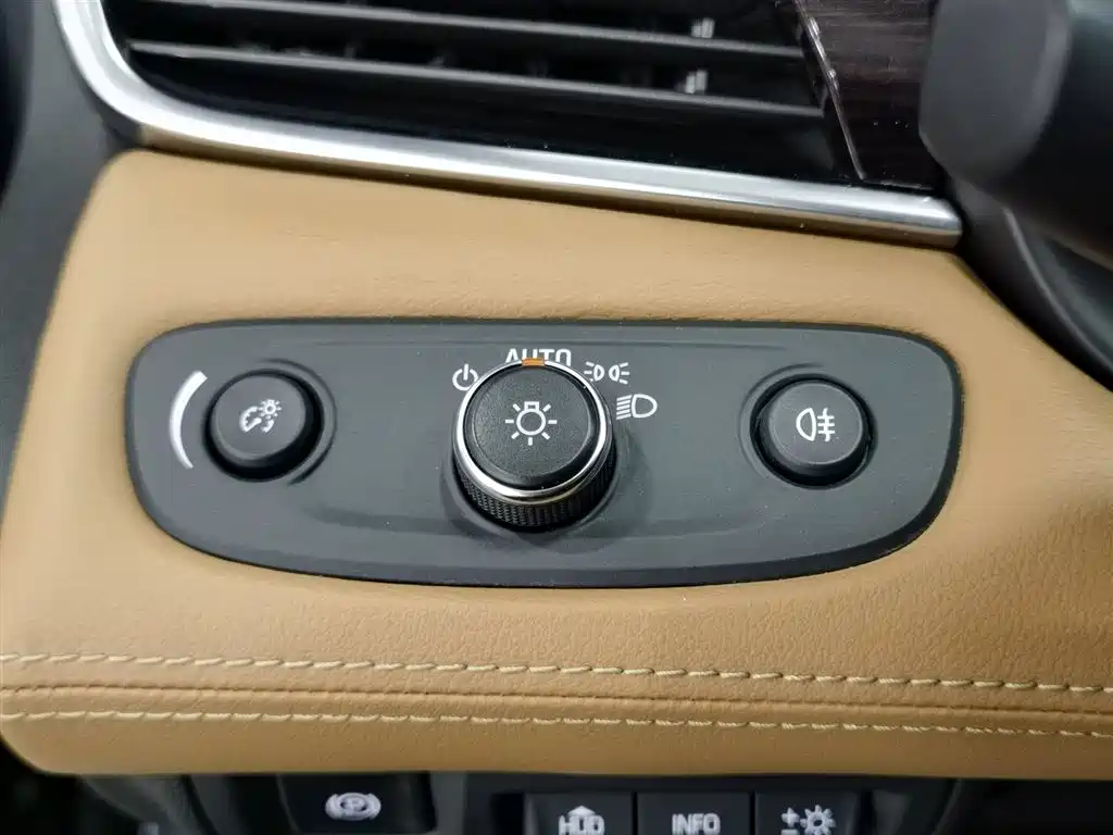 Buick LaCrosse 2020 — фото 21