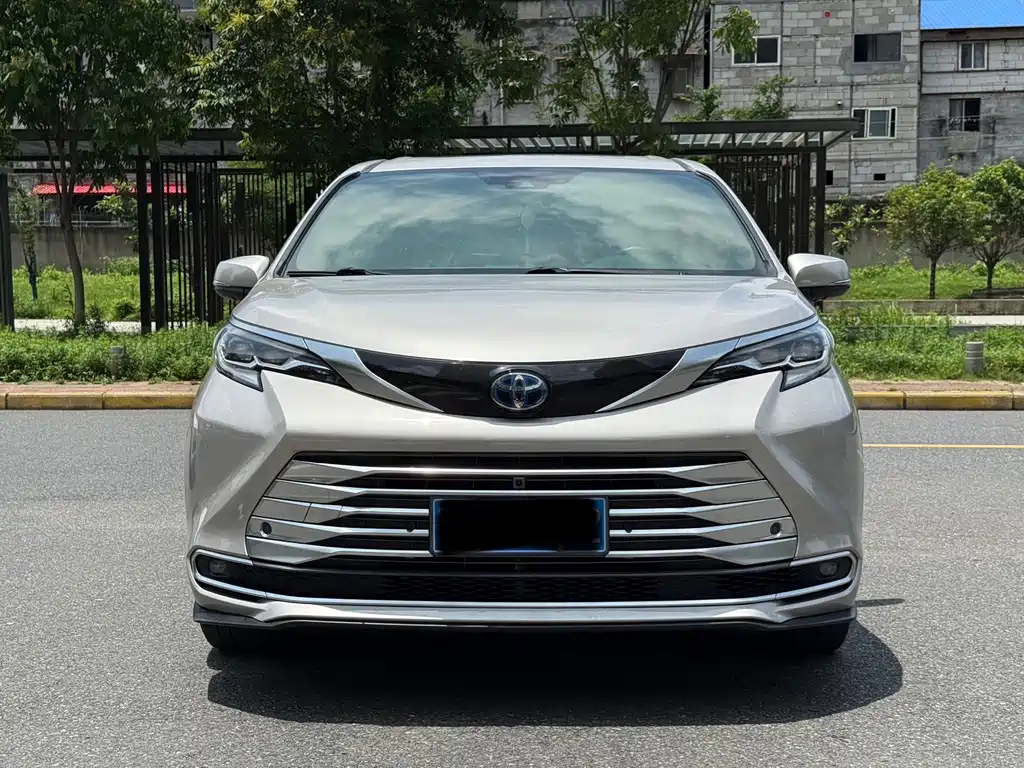 Toyota Sienna 2022 — фото 2
