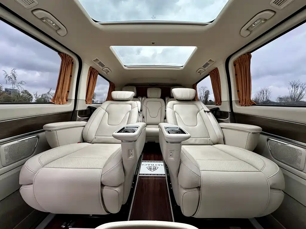 Mercedes-Benz V-Class 2022 — фото 11