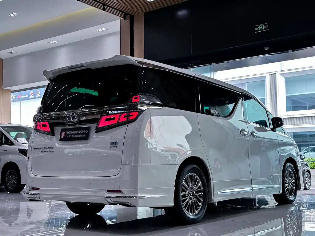 Toyota Vellfire 2022 — фото 6