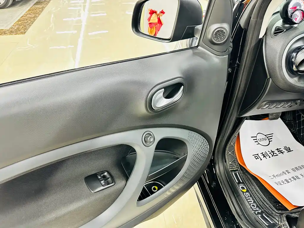 smart Fortwo 2017 — фото 29