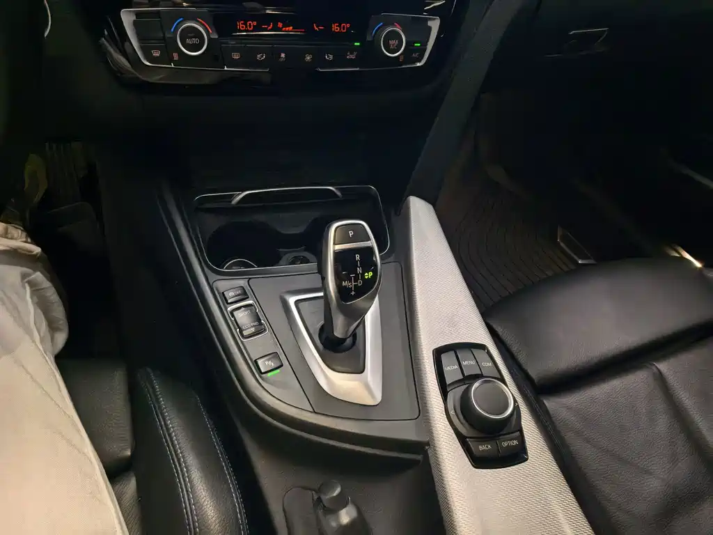 BMW 3 Series 2019 — фото 12