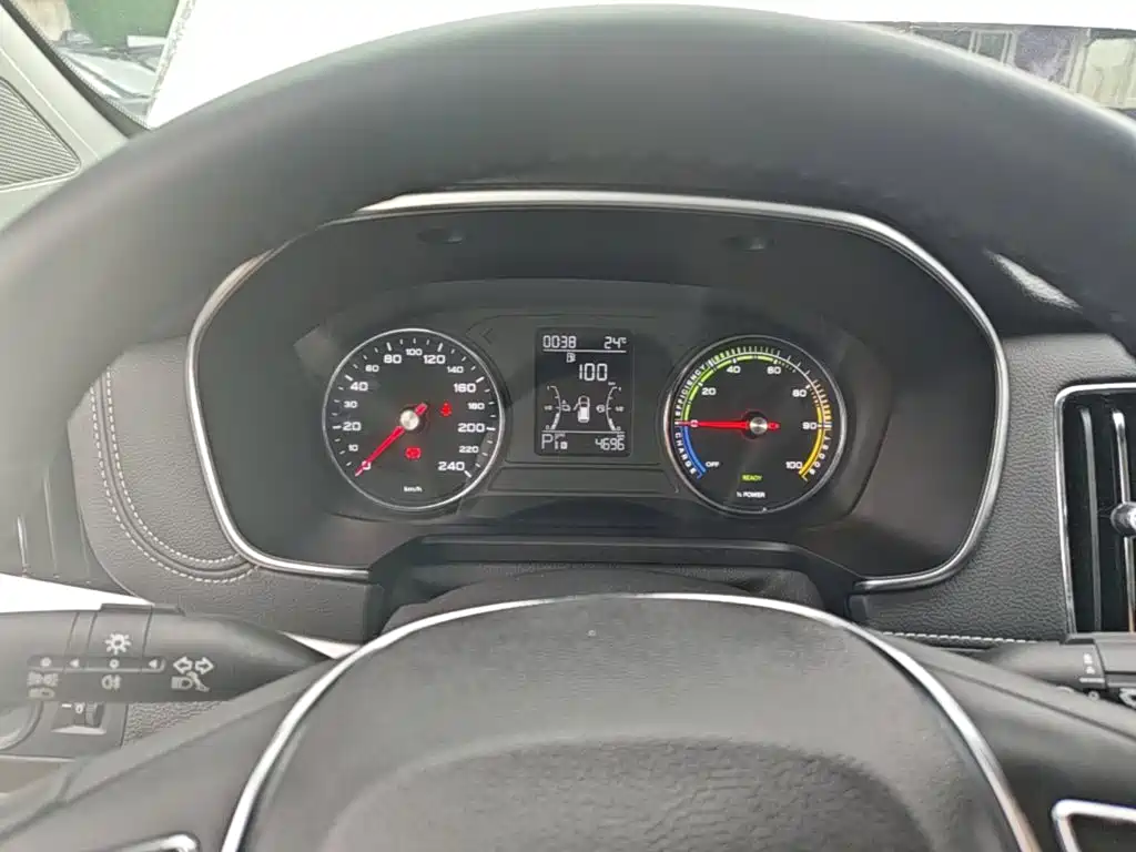 Roewe RX5 New Energy 2020 — фото 12