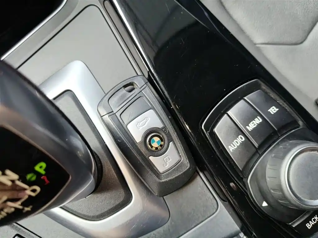 BMW 3 Series 2017 — фото 9