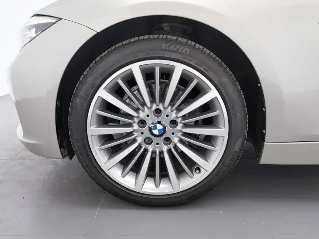 BMW 3 Series 2018 — фото 17