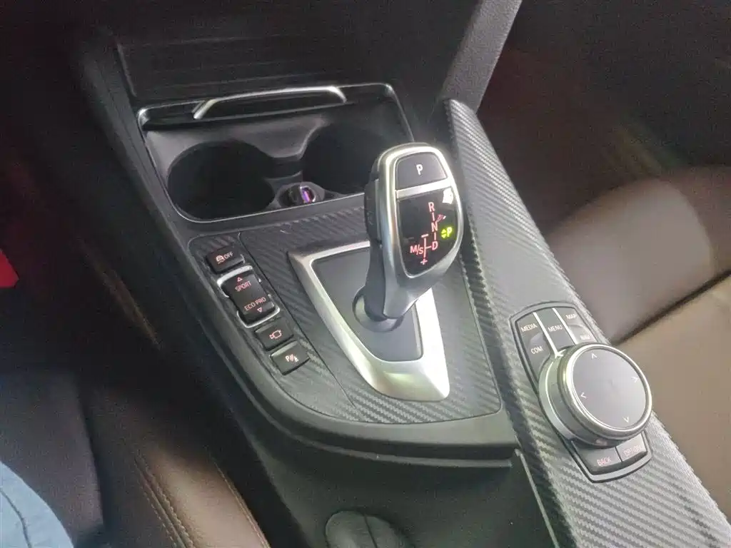 BMW 3 Series 2018 — фото 14