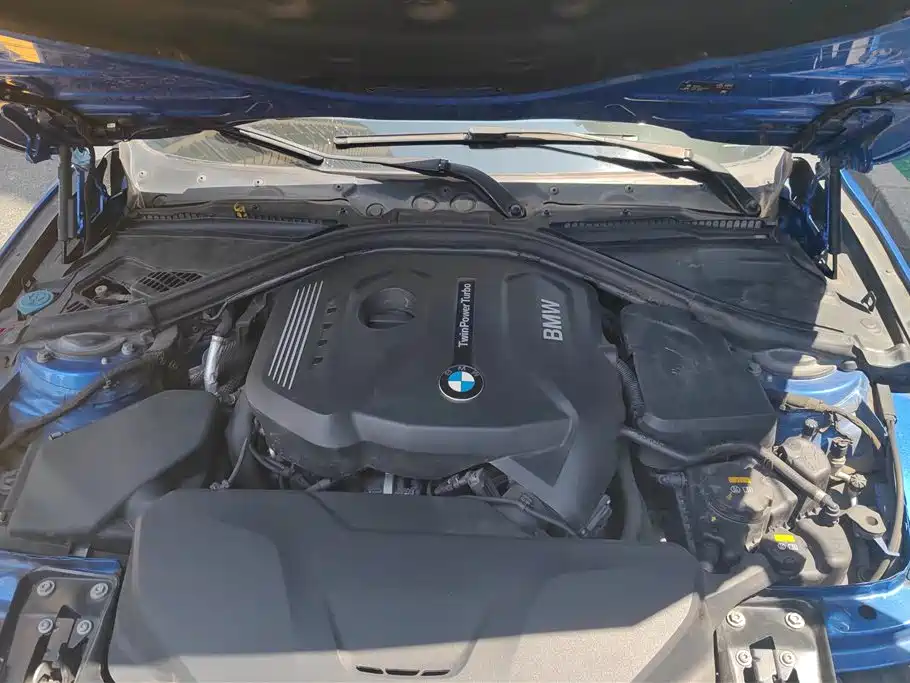 BMW 3 Series 2018 — фото 10
