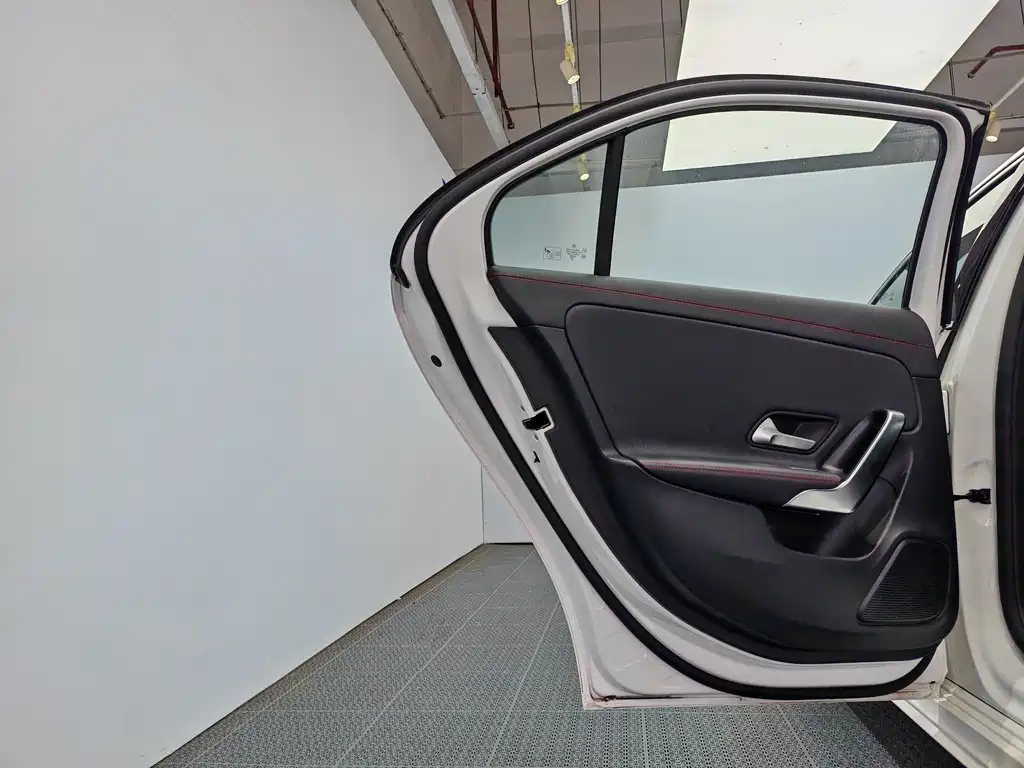 Mercedes-Benz A-Class 2023 — фото 14