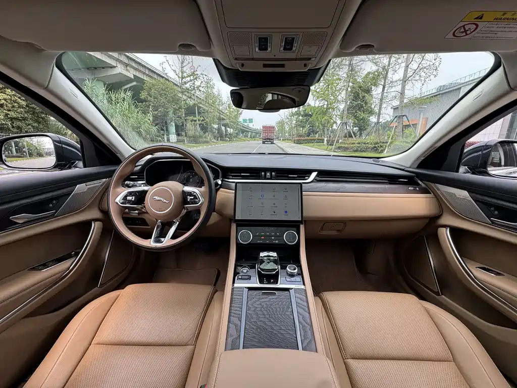 Jaguar XFL 2025 — фото 10