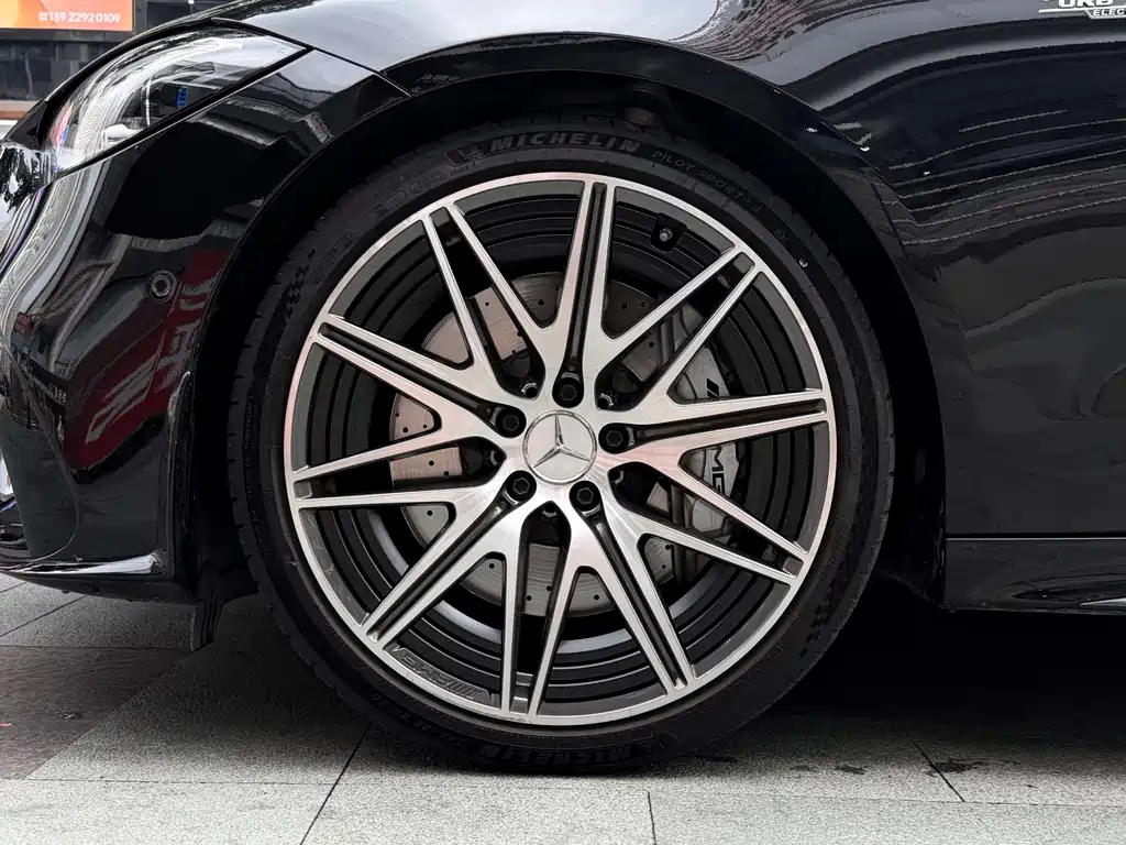 Mercedes-Benz C-Class AMG 2025 — фото 12