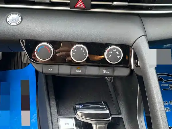 Hyundai Elantra 2023