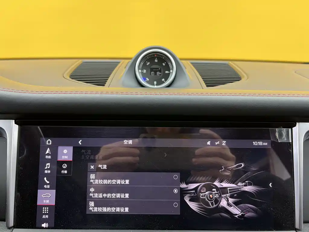 Porsche Macan 2019 — фото 18