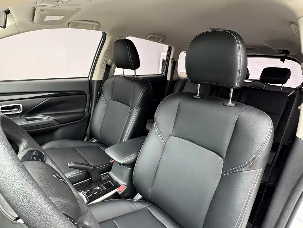 Mitsubishi Outlander 2021 — фото 11