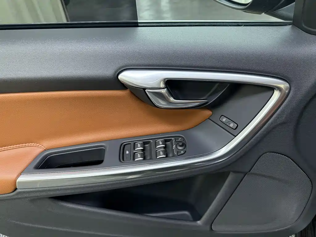 Volvo S60 2018 — фото 13