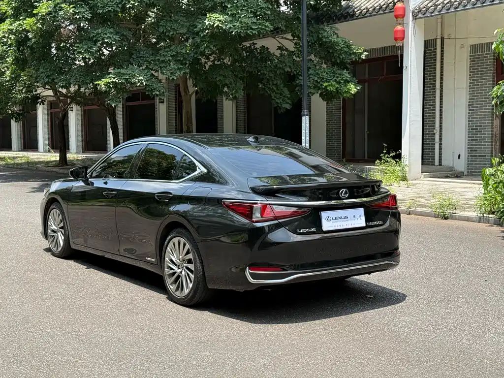 Lexus ES 2021 — фото 7