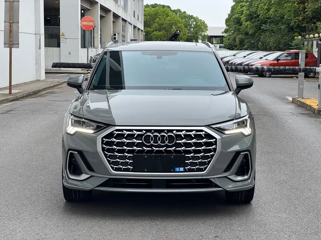 Audi Q3 2024 — фото 2