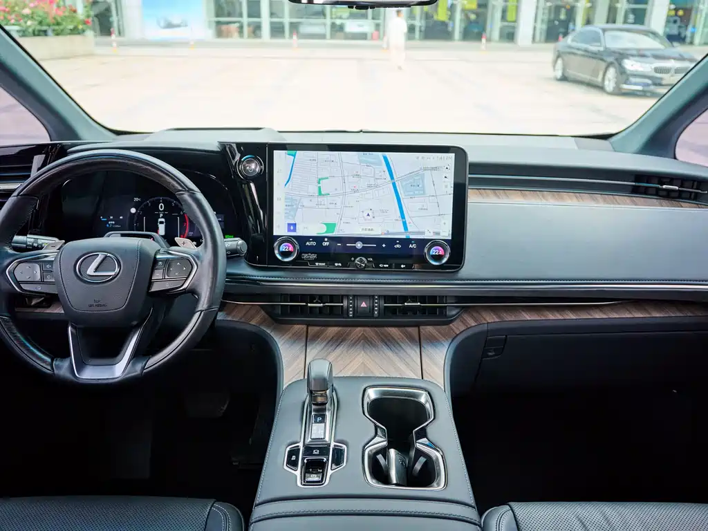 Lexus LM 2024 — фото 12