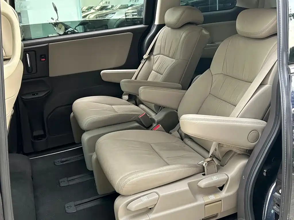 Honda Odyssey 2017 — фото 11