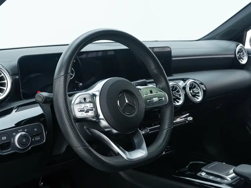 Mercedes-Benz A-Class 2022 — фото 5