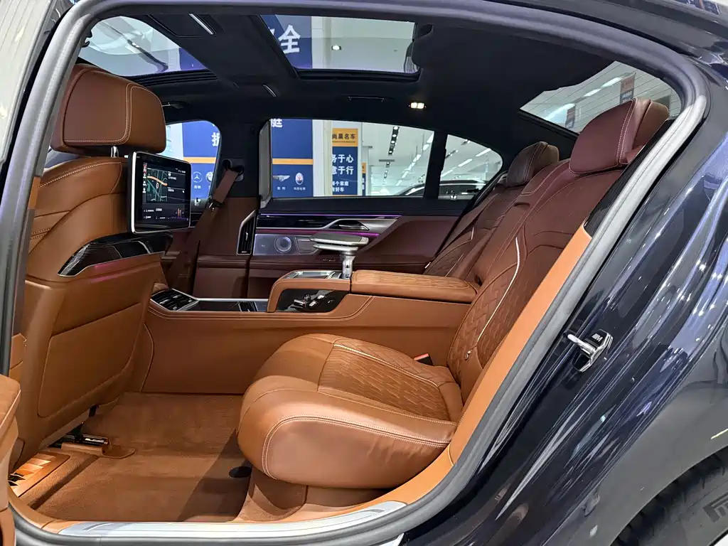 BMW 7 Series 2021 — фото 12