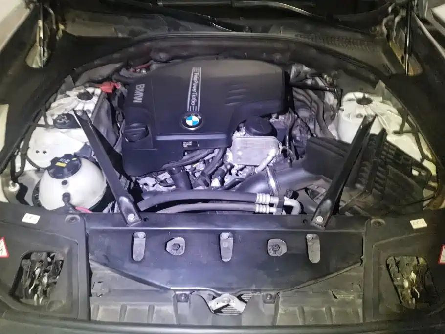 BMW 5 Series 2015 — фото 10