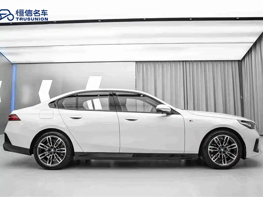 BMW 5 Series 2024